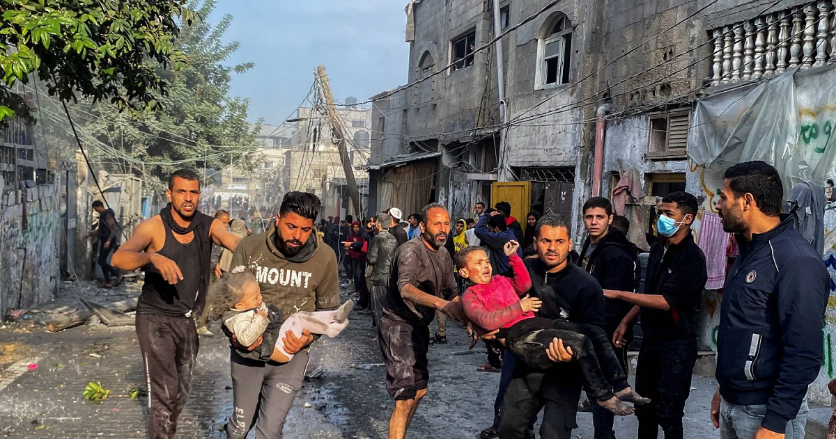 غزة تحت النار مجدداً.. القصف يتصاعد والسكان يؤكدون : الحرب والإبادة لم تتوقفا